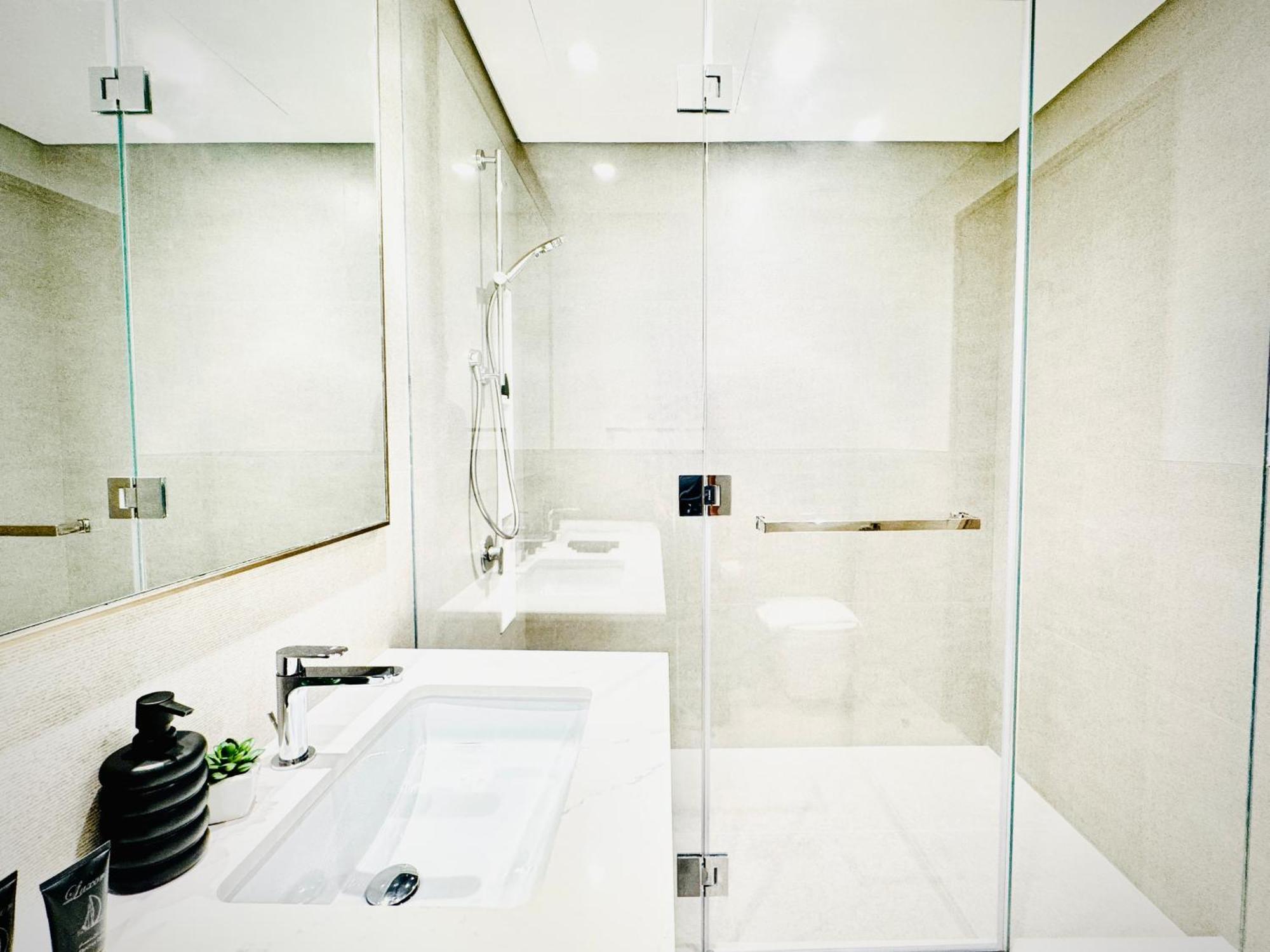 Venduras Homes -grande Tower, Downtown Dubai, Burj Khalifa & Fountain Views Apartment