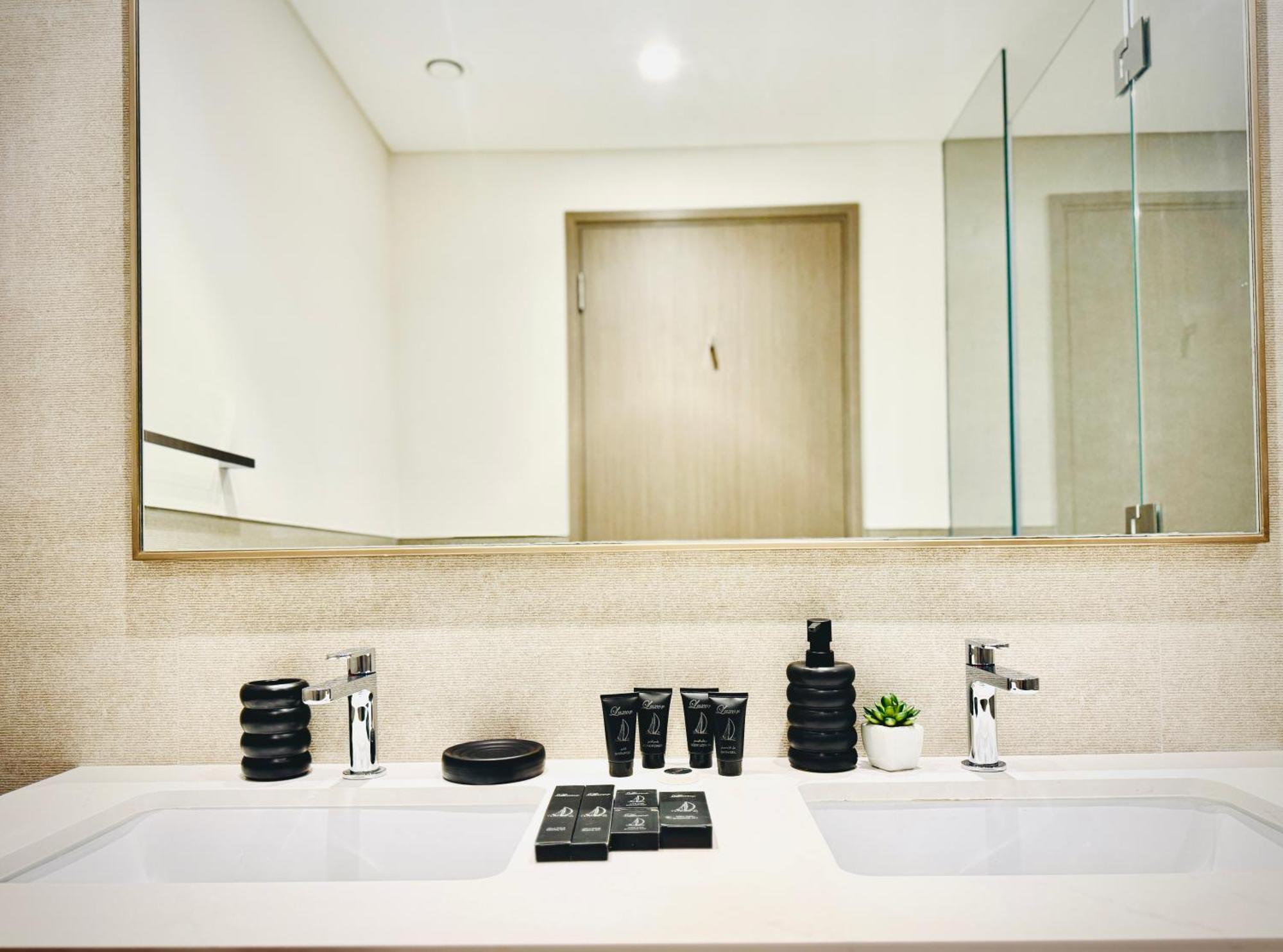 Venduras Homes -grande Tower, Downtown Dubai, Burj Khalifa & Fountain Views *
